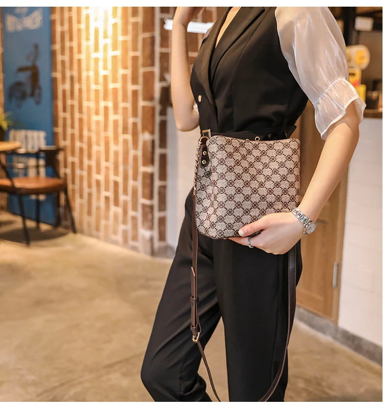Women's Fashion Small Bucket Shoulder Bag – Luxury Crossbody Bag with Chain Strap, Vintage PU Handbag