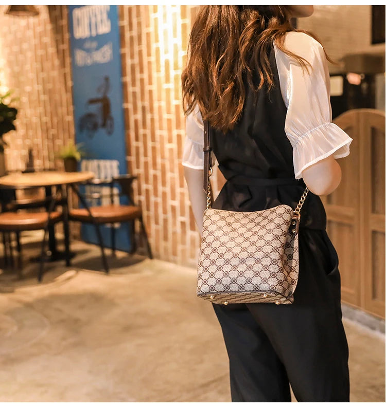 Women's Fashion Small Bucket Shoulder Bag – Luxury Crossbody Bag with Chain Strap, Vintage PU Handbag