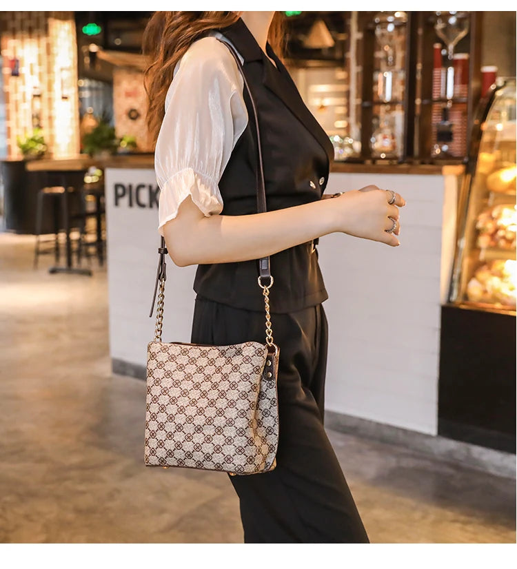 Women's Fashion Small Bucket Shoulder Bag – Luxury Crossbody Bag with Chain Strap, Vintage PU Handbag